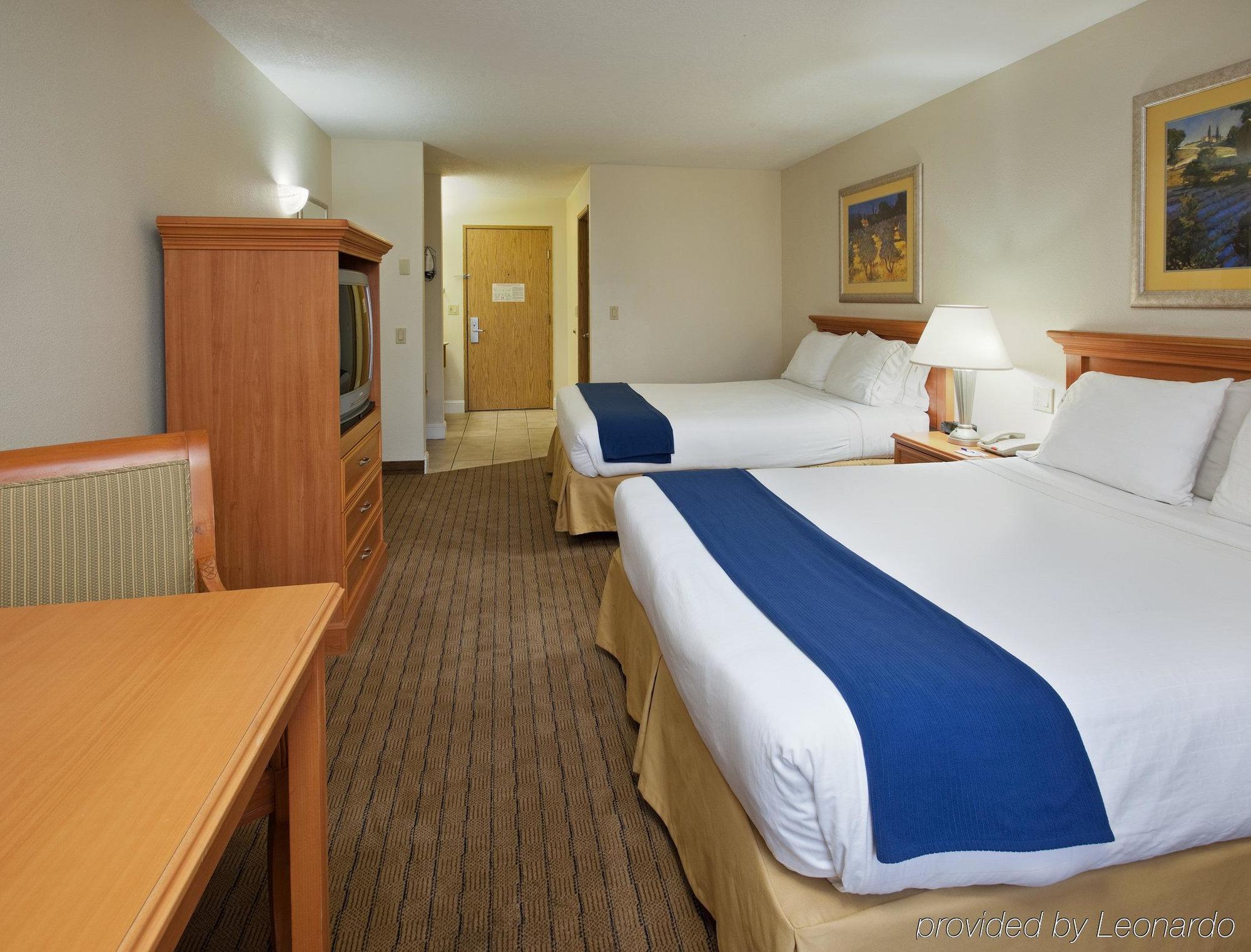 Holiday Inn Express Corning By Ihg Δωμάτιο φωτογραφία