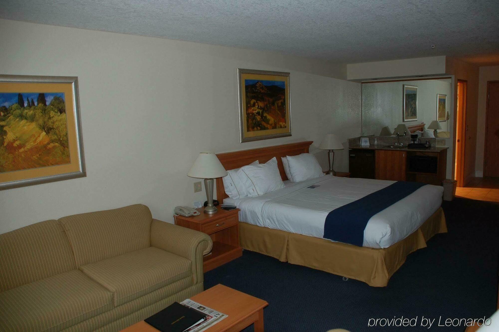 Holiday Inn Express Corning By Ihg Εξωτερικό φωτογραφία